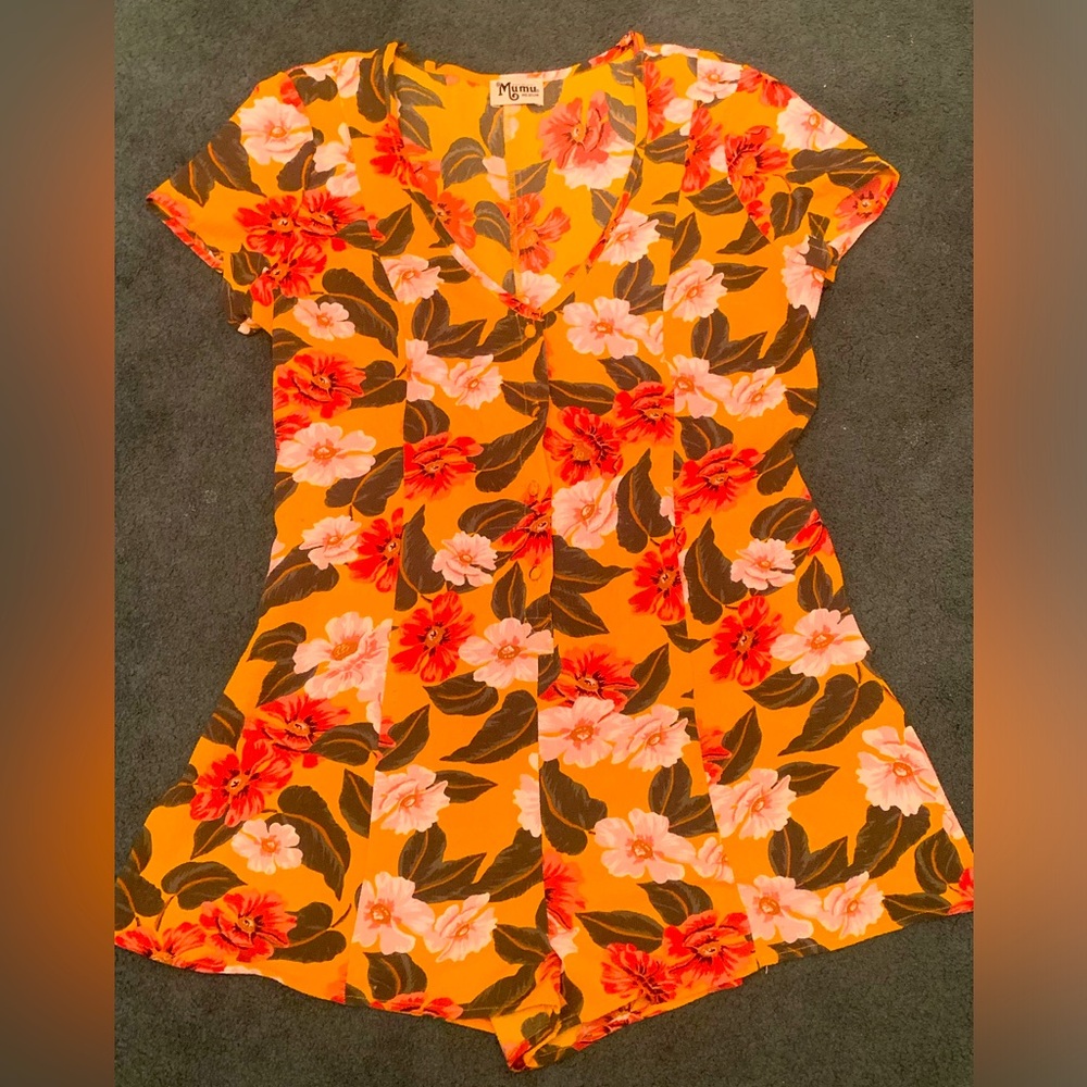 Show Me Your MuMu Floral Buttoned Romper Size Medium - Picture 3 of 6